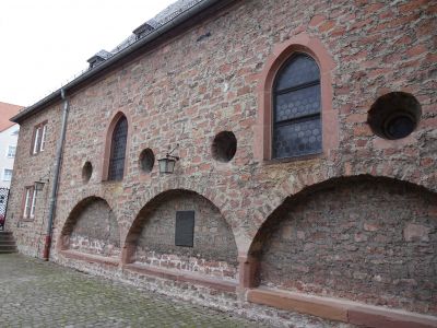 Synagogan sedd från innergården.